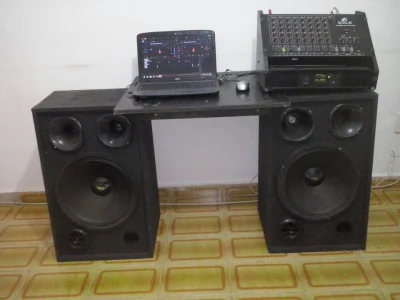Caixas de Som Mais Potencia e Mesa de Som