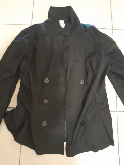 Vendo um blazer preto feminino da marca Hering por R$10,00