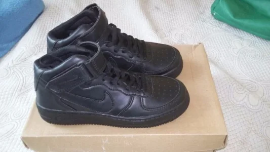 Tênis Adidas e Nike