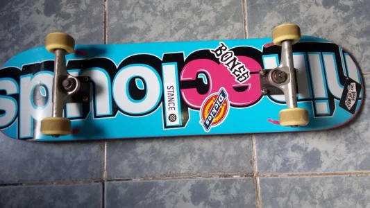 Skate Semi Novo com Peças Importadas
