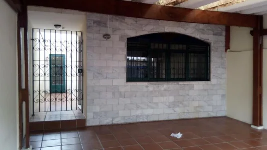 Sobrado com 3 Dorms em São Paulo - Vila Marari por 530 Mil à Venda