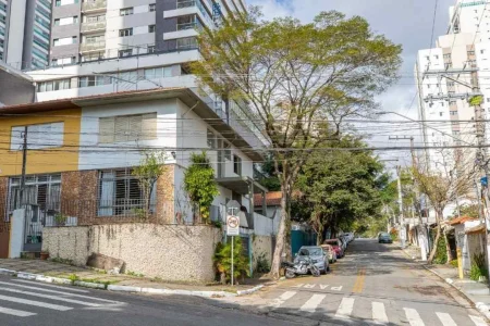 Lindo Sobrado de Esquina no Campo Belo Lugar Privilegiado ES