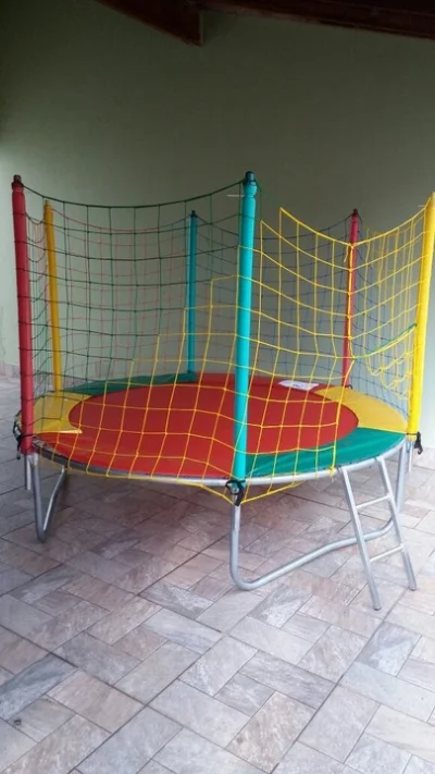 Cama Elástica e Piscina de Bolinhas
