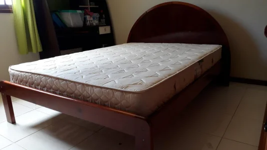 Cama de Casal de Madeira Maciça