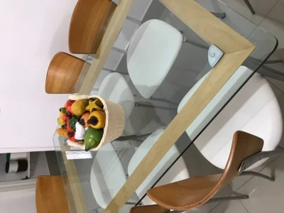 Mesa de Vidro com Pãs de Alumã­nio Maciã§o