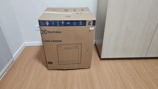Lava louça 8 serviços Eletrolux na caixa