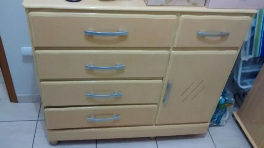 Vendo Guarda Roupas e Comoda