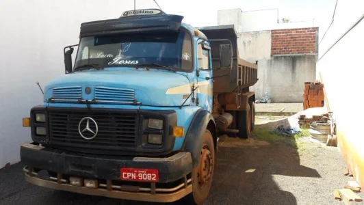 Caminhão Caçamba