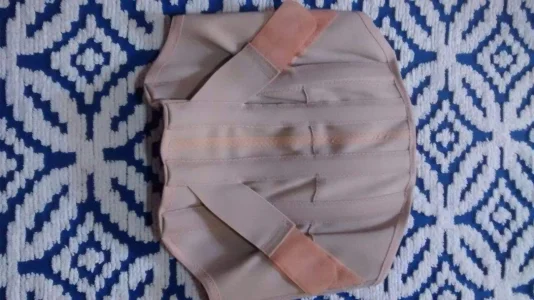 Várias Roupas e Botas