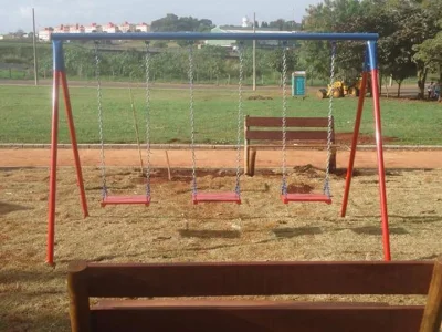 Brinquedo de Metal Balanço Triplo