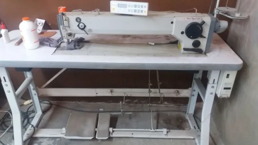 Máquina de Costura Zigue