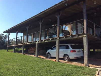 Linda Casa com Vista para Lagoa de Ibiraquera a 2km da Praia