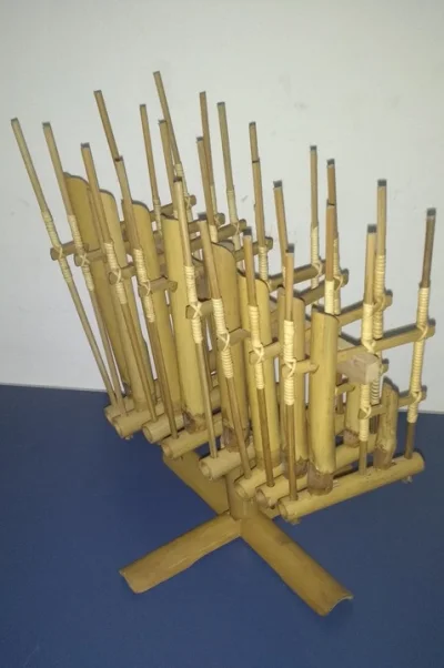 Angklung Instrumento de Bambu
