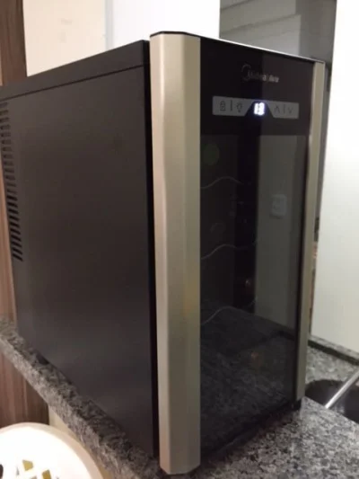 Adega Climatizada Midea 8 Garrafas Liva