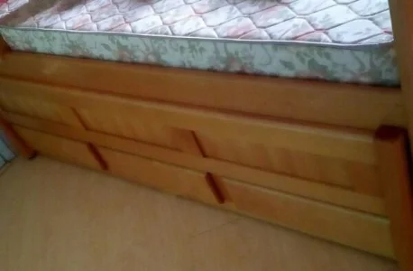 Triliche de Madeira Maciça. ótimo Estado. Marfim
