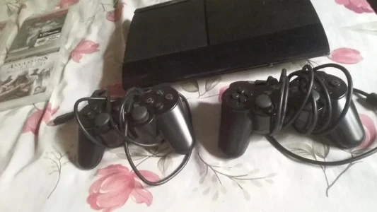 Vendo PS3 Usei Pouco , Mais Esta em Bom Estado !