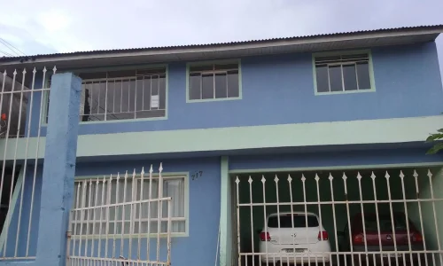 Sobrado no Bairro Neves, Próximo ao Centro