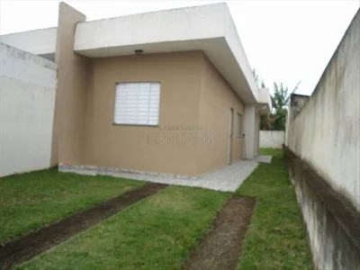 Vende Casa em Itanhaém com Garagem para 2 Carros