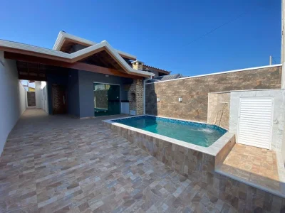 Casa Linda à Vend em Peruíbe