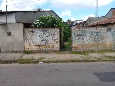 Vende SE um Terreno na Av H