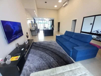 Vende-se Excelente Casa com 3 Suítes no Bairro Ponta Negra