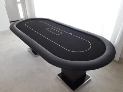 Mesa de Poker Preta, com Tampão, em ótimo Estado de Conservação