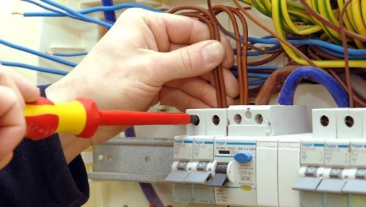 Elétricista Residencial e Comercial