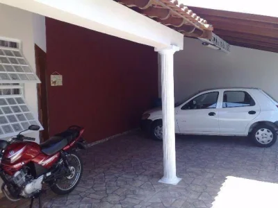 Linda Casa com 3 Quartos, 1 Suite, Piscina com Cascata e Churrasqueira
