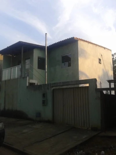 Prédio com 04 Apartamentos. com 42% a Vista