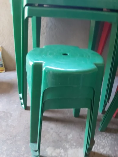 2 Mesas de Plástico e 10 Banquetas