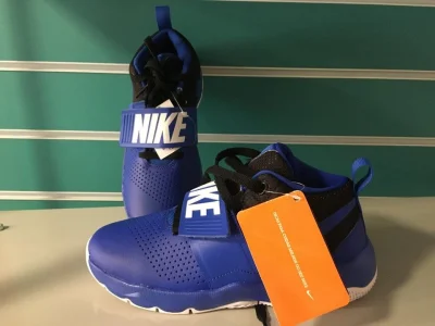 Tenis Nike Hustle D 8