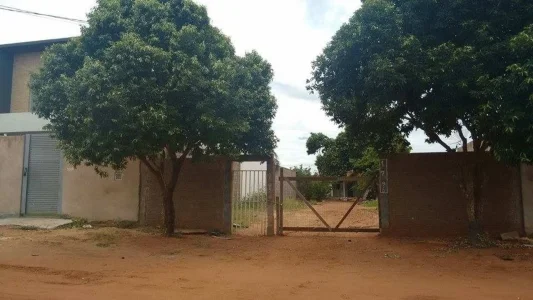 Terreno 500 m2 com Edícula