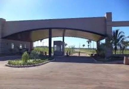 Vende SE Terreno no Condomínio Arco do Triunfo