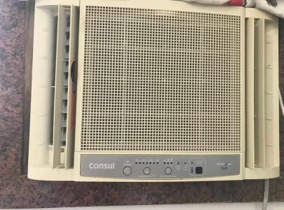 Venda de Ar Condicionado Seminovo com Controle Remoto