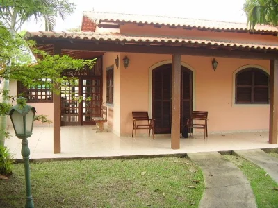 Linda Casa Linear Cond. 4 Dormit C/piscina e Churrasqueira 335.000