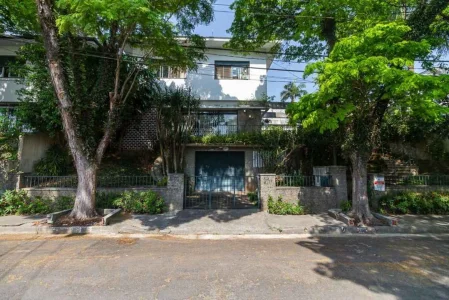 Está em Busca de uma Casa Confortável em uma Rua Segura no B