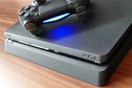 PS4 Seminovo com 8 Jogos