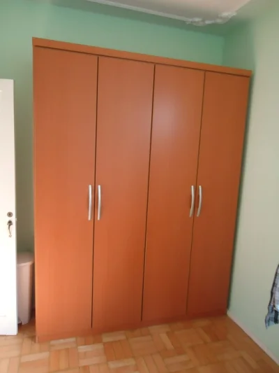 Vendo um Conjunto de 2 Guarda Roupas Semi Novos em Mdf Louro Freijó