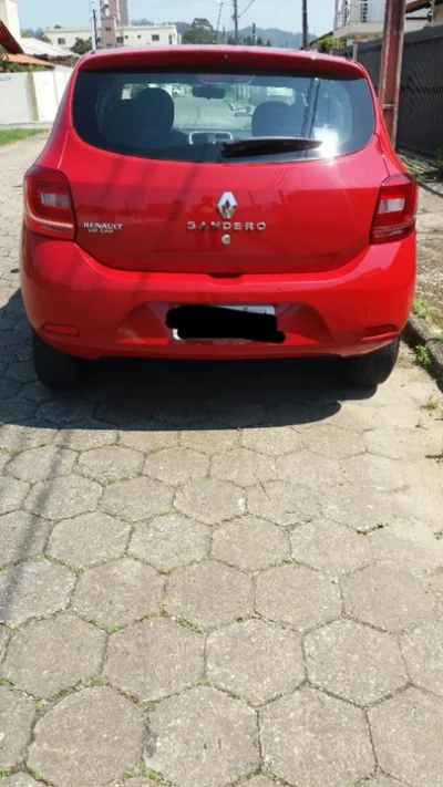 Sandero Expression 2015. Vermelho