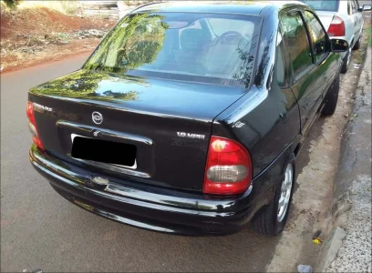 GM Chevrolet Corsa Sedan 1.6 Preto. Gásolina 2001