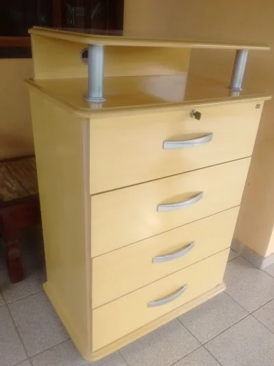 Comoda Marfim com Quatro Gavetas