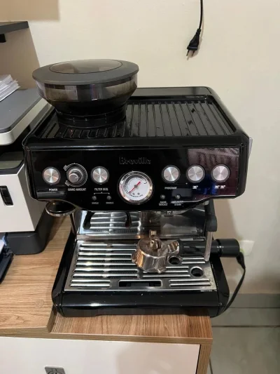 Máquina de Café Expresso Breville Barista Express com Moedor Integrado – BES870BSXL/B – 120V  Vendo Breville Barista Express, modelo BES870BSXL/B (Black Sesame)
