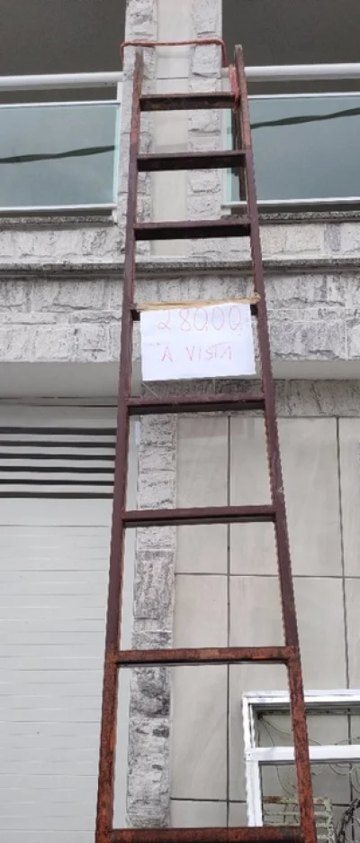 Escada de Ferro Reta com 3m de Altura e 0,50cm de Largura