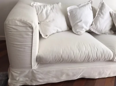Sofá 3 Lugares com 2 Capas e 4 Almofadas