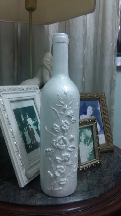Garrafa Decorativa Branca com Rosas
