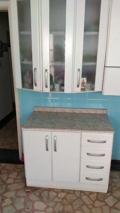 Armário com Cristaleira