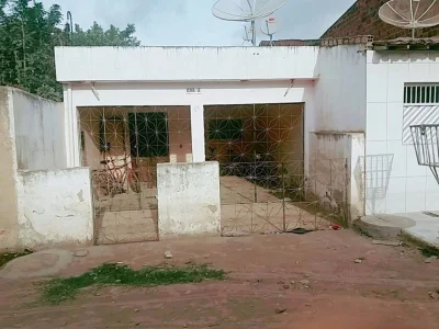 Casa à Venda com 2 Quartos em Gravatá