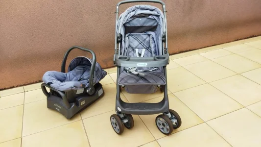 Vendo Carrinho de Bebê Burigotto + Bebê Conforto + Base