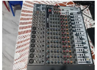 Mesa de som  Behringer Xenyx X2222USB