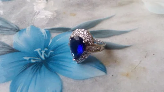 Lindo Anel Banhado a Ouro com Gemas Naturais,aro 17